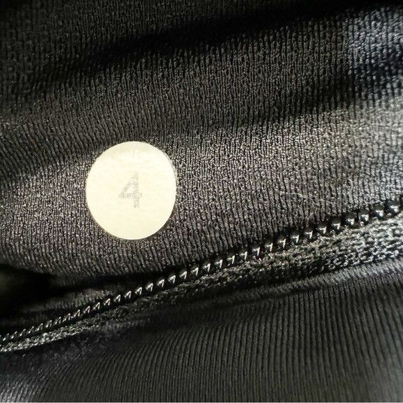 🥈 114. LULULEMON size 4 speed shorts palm lace tofino teal multicolor & black - Picture 5 of 10